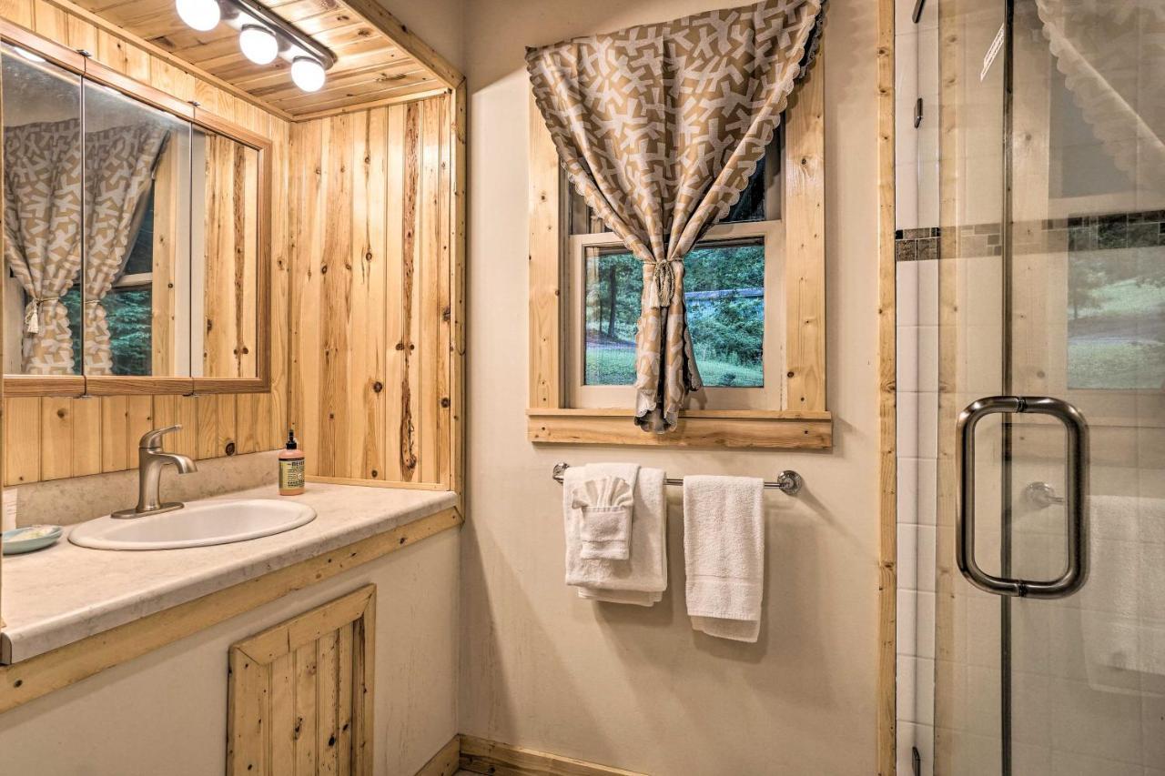 Villa Trinity Oaks Escape With Hot Tub And Fire Pit à Clayton Extérieur photo